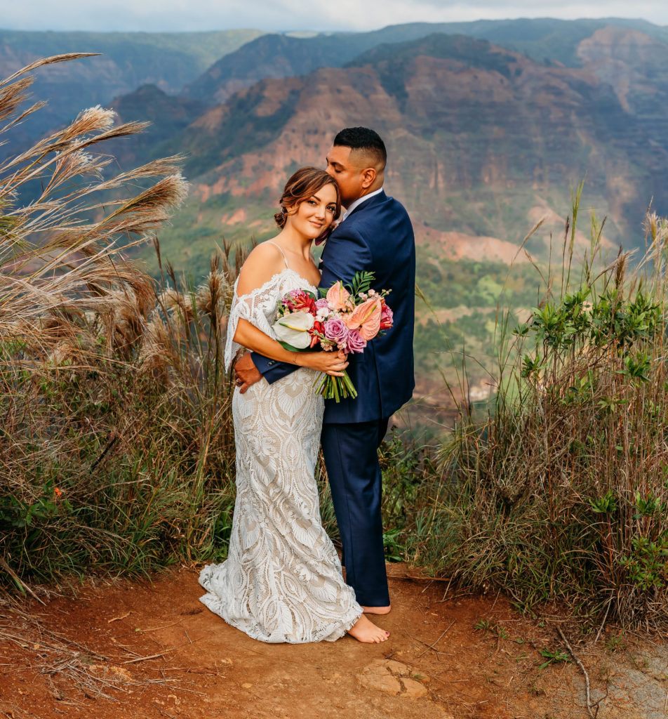kauai sunset elopement in waimea canyon 