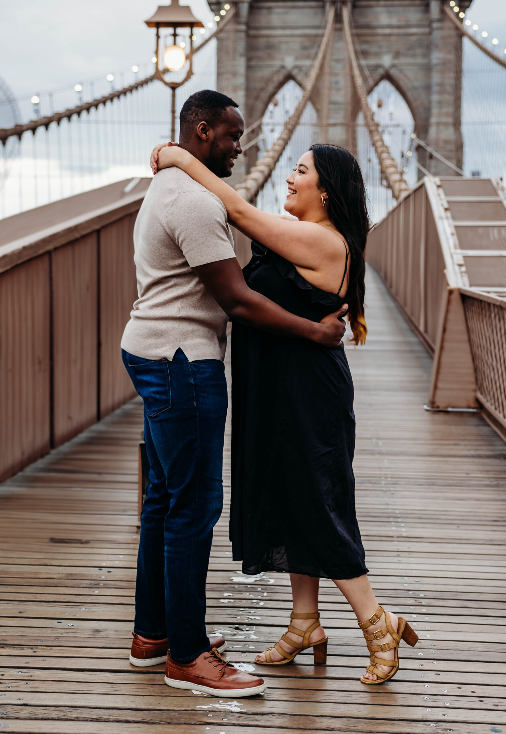 This image has an empty alt attribute; its file name is Brooklyn-Bridge-Couples-Session-0042-scaled.jpg
