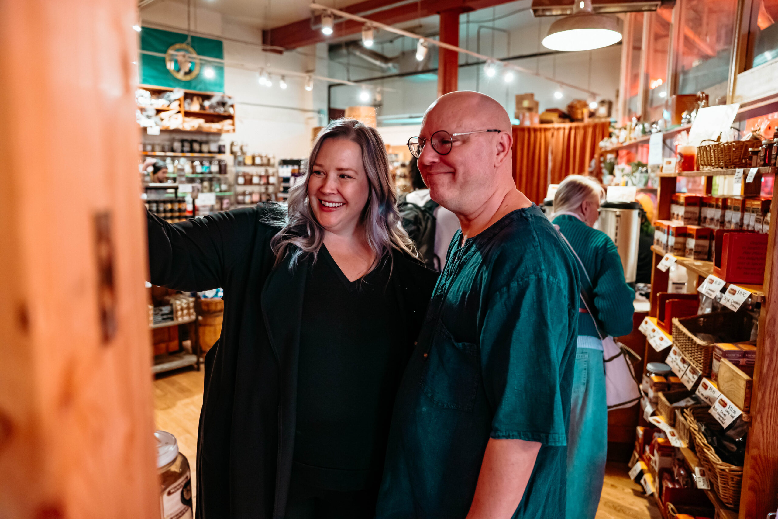 Seattle Photographer, Seattle wedding photographer, seattle engagement, seattle engagement session, pike place market, seattle waterfront, seattle pier