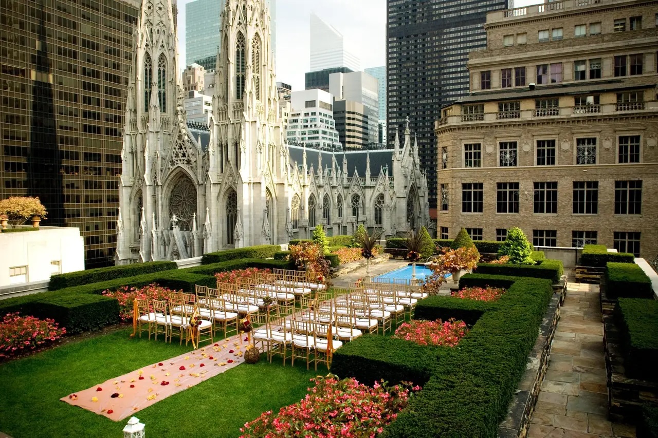 620 Loft & Garden wedding ceremony overlooking NYC skyline