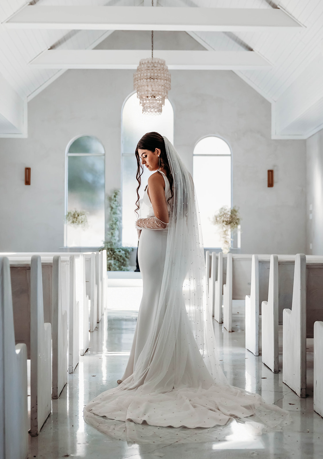 The Emerson wedding venue in Dallas, Texas, featuring elegant white architecture, manicured gardens, and a romantic outdoor ceremony space.