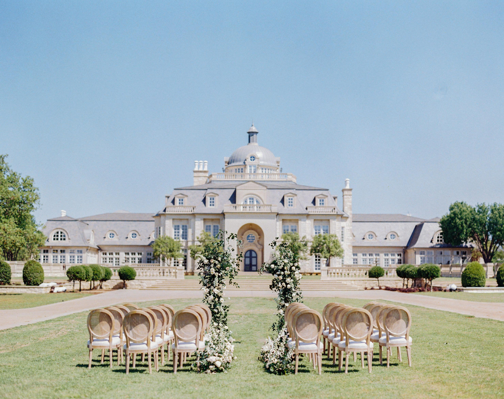 The Olana wedding venue in Dallas, Texas – French-inspired luxury estate with grand architecture, manicured gardens, and elegant indoor and outdoor wedding spaces.