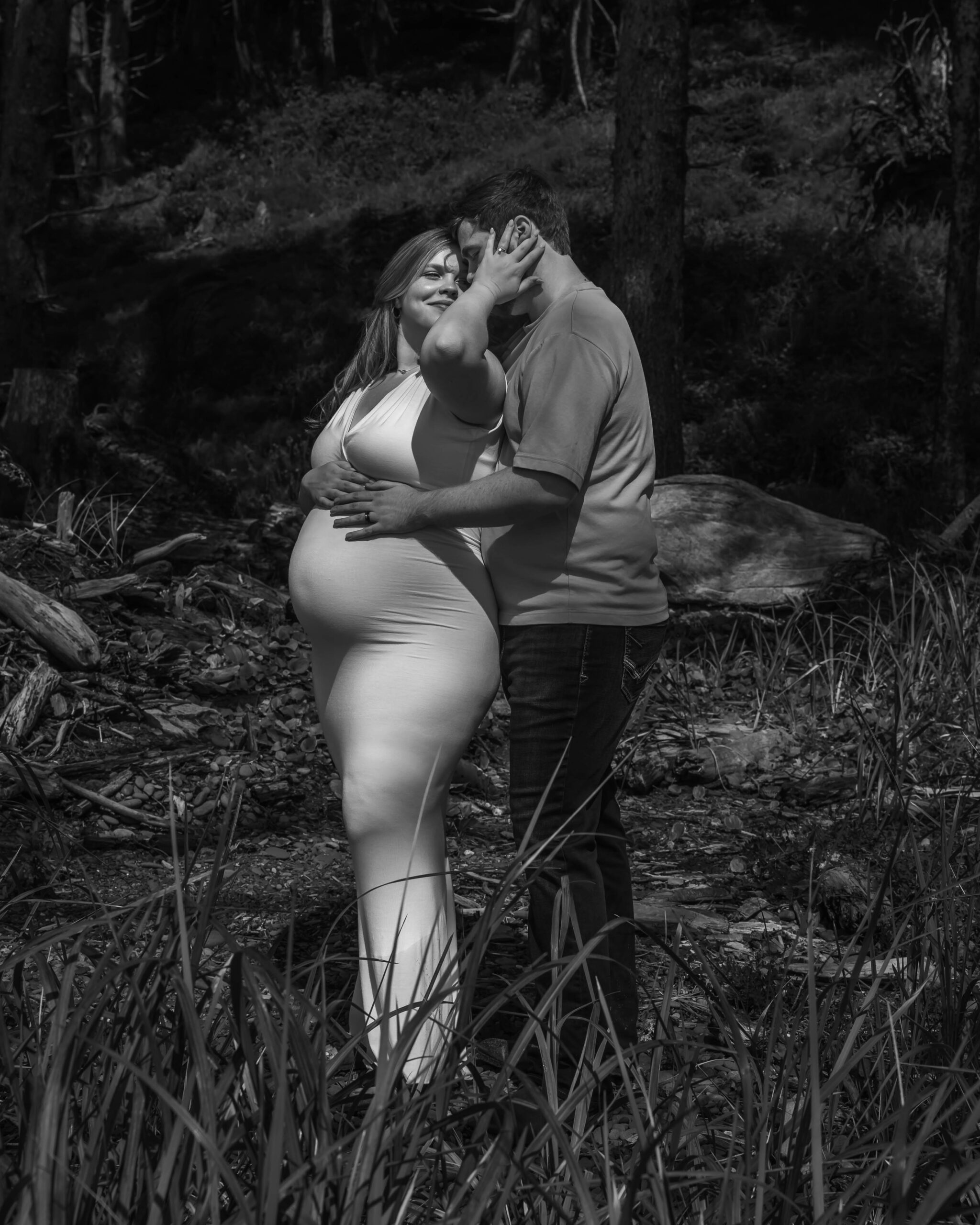 black and white maternity session 